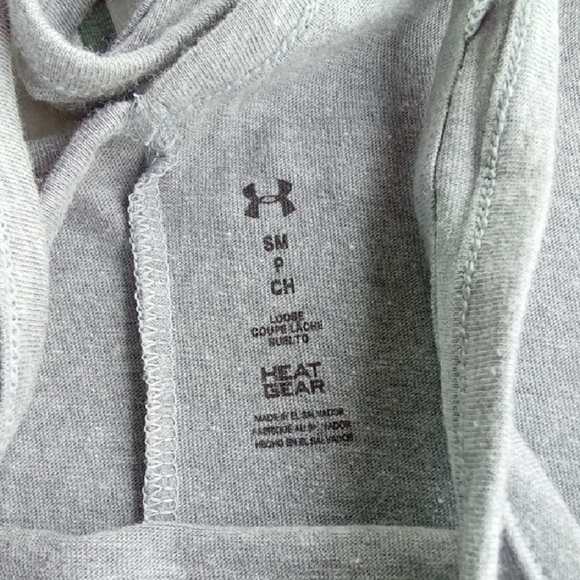 Womans XS Under Armour Gray Tank Top with Red and Blue Logo - Picture 2 of 4